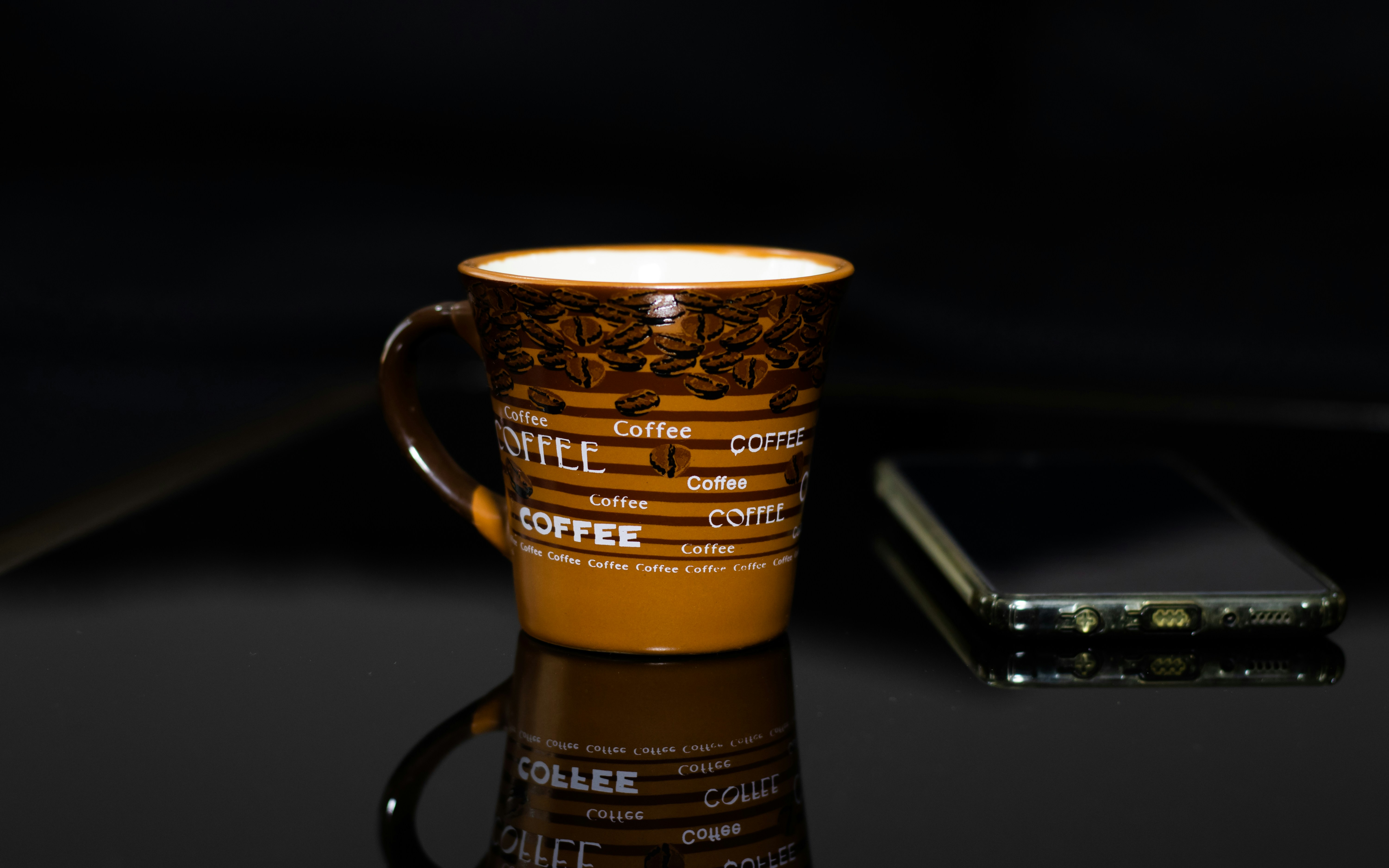 Boost Engagement with Customized Coffee Cups(pic3) Assorted custom coffee cups displaying vibrant, eye-catching designs.