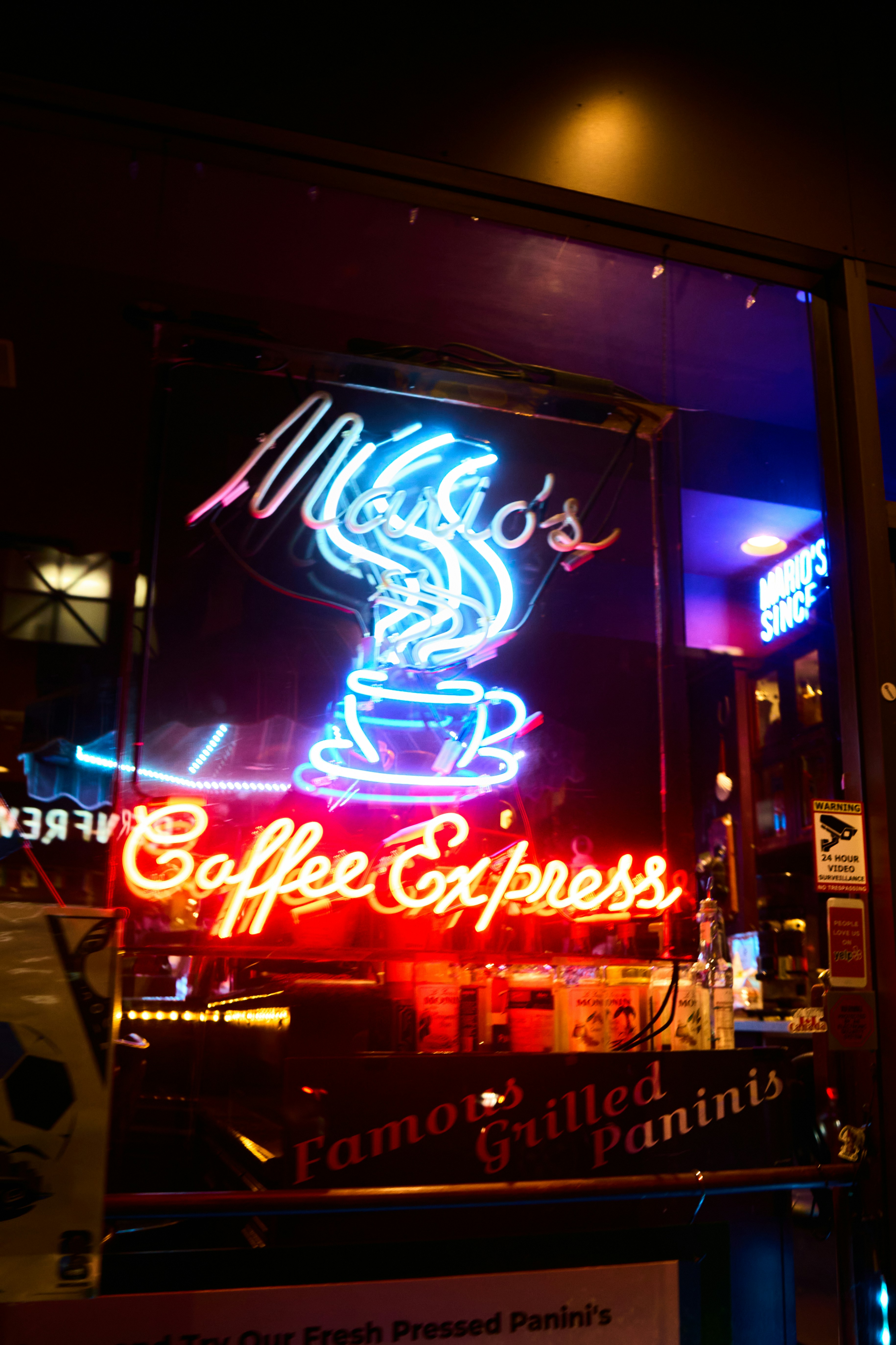 Boost Engagement with Customized Coffee Cups(pic6) Smiling customers enjoying coffee in a vibrant café with custom mugs.